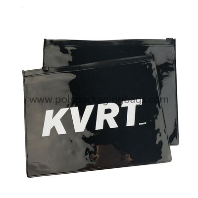 CN de douane gedrukte pvc opeque zwarte plastic zak van de kledingsritssluiting