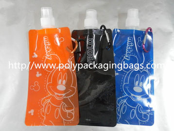 De oranje/Blauwe Plastic Waterzakken staan Zak met Spuiten Verpakking op