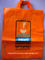 Oranje Plastic Kleren die de Zachte Zak van het Lijnhandvat in HDPE LDPE verpakken