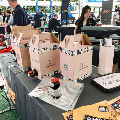 Textured Surface Bag In Box Plastic Container Met Spout Geschikt Voor Liquid Packaging Applicaties